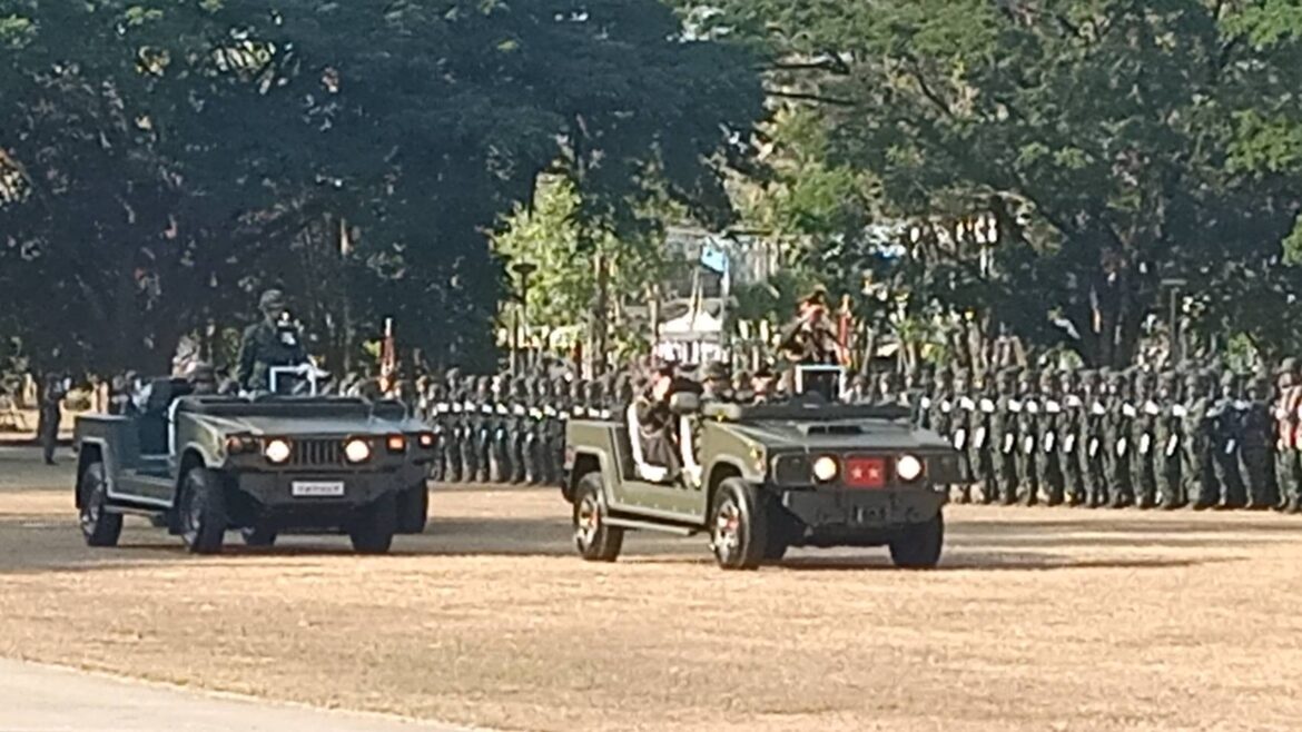กองพลทหารม้าที่ 1 ได้มีพิธีกระทำสัตย์ปฏิญาณตนต่อธงชัยเฉลิมพล เนื่องในวันกองทัพไทยประจำปีพุทธศักราช 2567