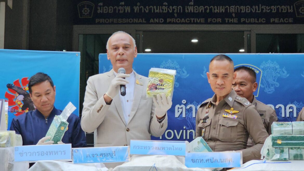นายชาดา ไทยเศรษฐ์ รัฐมนตรีช่วยว่าการกระทรวงมหาดไทย พร้อมด้วย พล.ต.ท.จิรสันต์ แก้วแสงเอก ผบช.ภ.1 แถลงผลจับกุมยาเสพติด พร้อมของกลางยาบ้า 1,400,000 เม็ด ยาไอซ์ 239 ก.ก.และยาเค 85 ก.ก.มูลค่ารวมกว่า 53,000,000 บาท