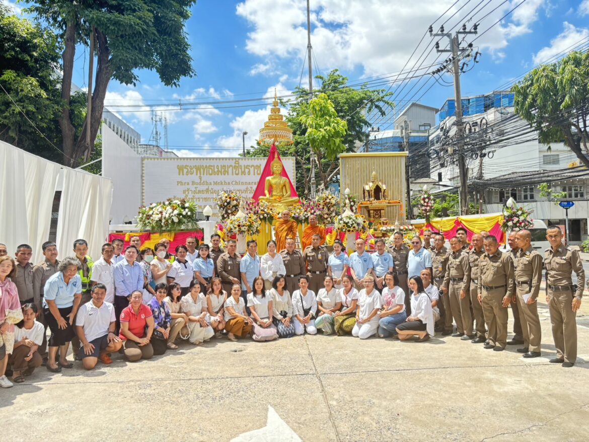 พ.ต.อ.พนม เชื้อทอง ผกก.สน.ทุ่งมหาเมฆ จัดพิธีฉลองฉัตรประดับอุณาโลมพระพุทธเมฆาชินราช ประดิษฐาน ณ สน.ทุ่งมหาเมฆ