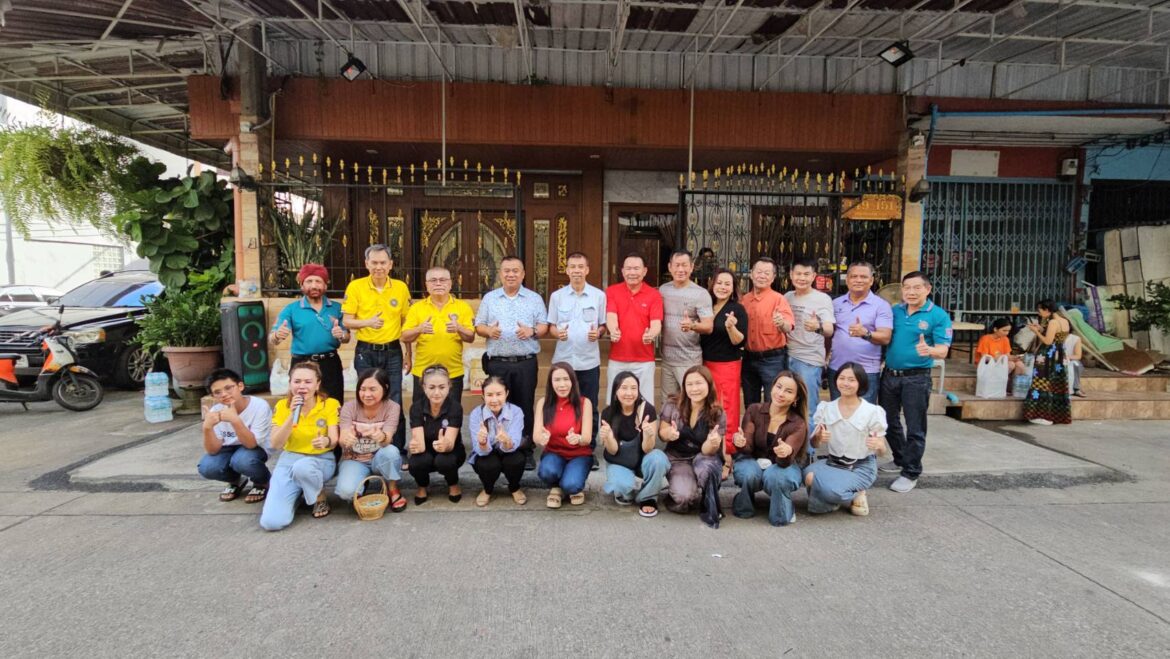 คุณสมชาย ภูวจรูญกุล ประธาน กต.ตร.สน.หลักสอง ร่วมกับ คณะ กต.ตร.และที่ปรึกษา สน.หลักสอง แจกทานเทศกาลวันสารทจีน ประจำปี 2567