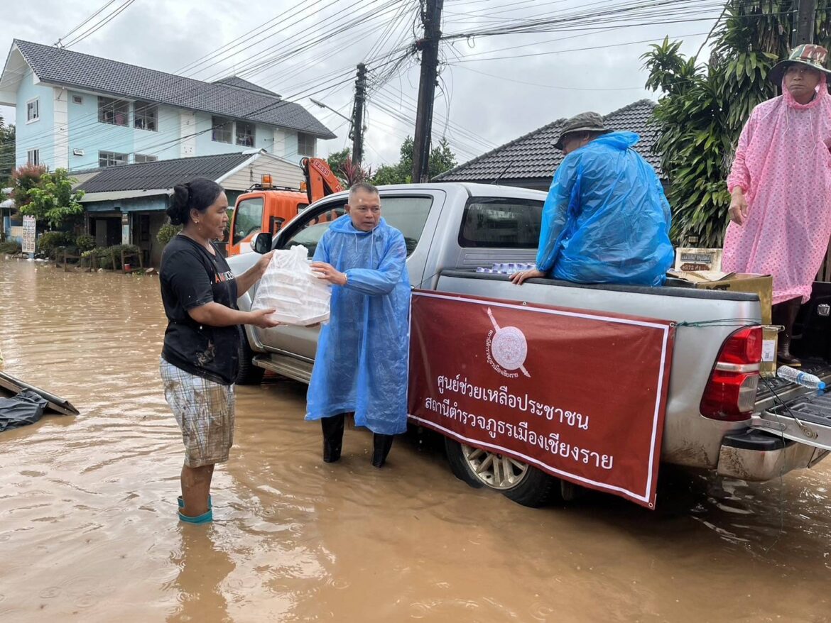 สภ.เมืองเชียงราย ลุยช่วยเหลือประชาชนผู้ประสบอุทกภัยอย่างต่อเนื่อง ในห้วงเวลาที่ผ่านมา