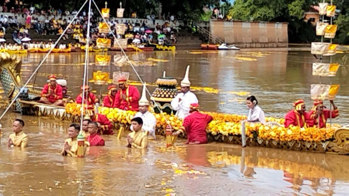 จังหวัดเพชรบูรณ์ประกอบพิธีอุ้มพระดำน้ำ ประจำปี 2567