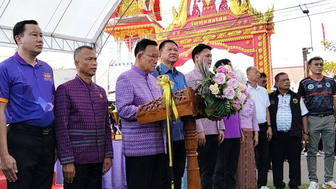 อดีตรัฐมนตรีช่วยสาธารณสุข เปิดงานแข่งเรือยาว ณ.ลำน้ำพุงวัดทุ่งธงชัยอำเภอหล่มเก่าจังหวัดเพชรบูรณ์ชิงถ้วยพระราชทานประจำปี 2567