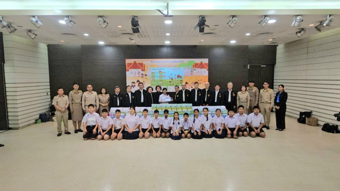 มูลนิธิป่อเต็กตึ๊ง ทุ่มงบกว่า 15.8 ล้านบาท ส่งความสุข มอบของขวัญให้แก่เยาวชนทั่วประเทศ เนื่องในวันเด็กแห่งชาติ ประจำปี 2568