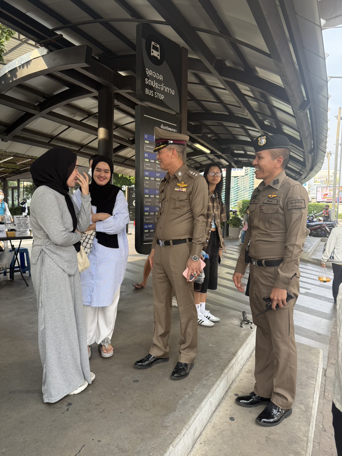พ.ต.อ.สุธี พรมมาลี รอง ผบก.น.9 ใส่เกียร์เดินหน้าไม่แผ่ว ออกตรวจเยี่ยมสถานี เข้าพบปะพูดคุยกับประชาชน สร้างความอุ่นใจ ได้ใจประชาชนไปครอง