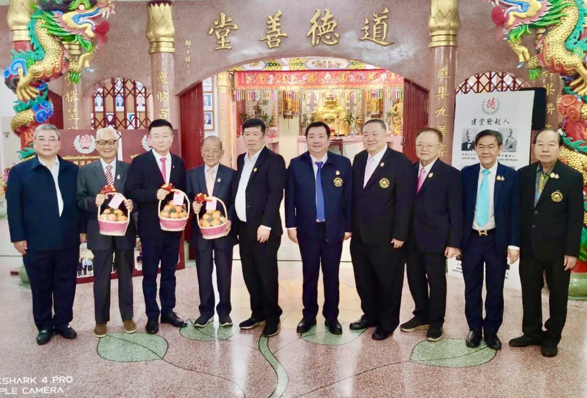 คุณบวรทัต พิชยธนกิจ ประธานมูลนิธิศรัทธาสงเคราะห์ (ช่งเต็กเซี่ยงตึ๊ง) เป็นผู้แทนมูลนิธิฯ เข้ารับมอบเงินบริจาค