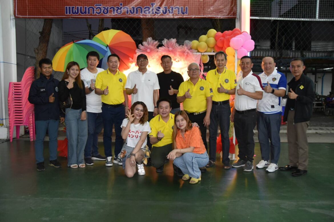 พ.ต.อ.เลิศศักดิ์ เขียมทรัพย์ ผกก.สน.หลักสอง ร่วมกับ คณะ กต.ตร.และที่ปรึกษา สน.หลักสอง จัดงานเลี้ยง (ช่วงค่ำ) ในวันทำบุญหลวงพ่อดำ ประจำปี 2568