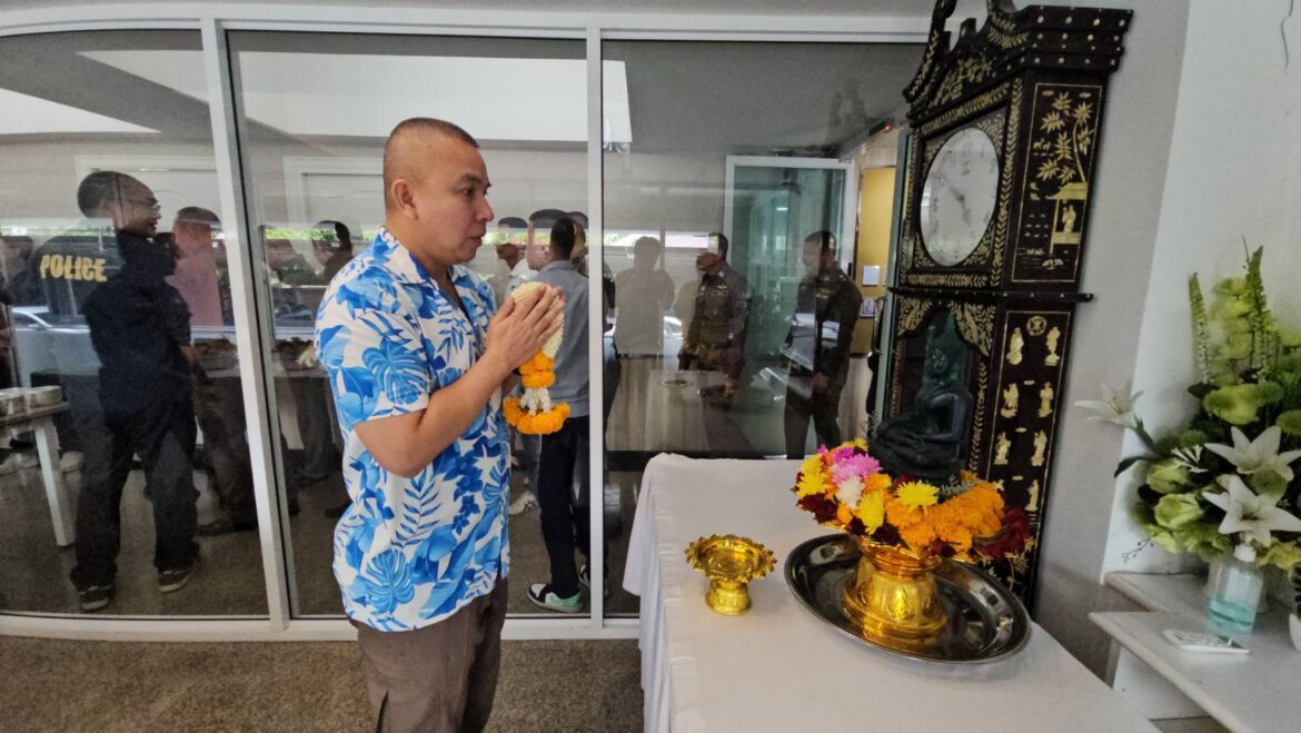 บก.น.8 สืบสานประเพณีอันงดงาม สรงน้ำพระภายในหน่วย เนื่องในวันสงกรานต์ประจำปี 2568