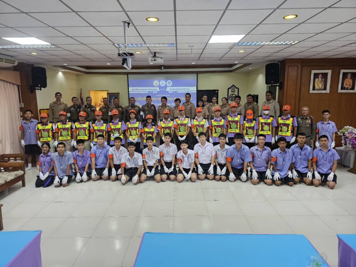 สถานีตำรวจนครบาลบางบอน ร่วมกับโรงเรียนศึกษานารีวิทยา จัดกิจกรรมการอบรม “โครงการภาคีเครือข่ายอาสาจราจร”