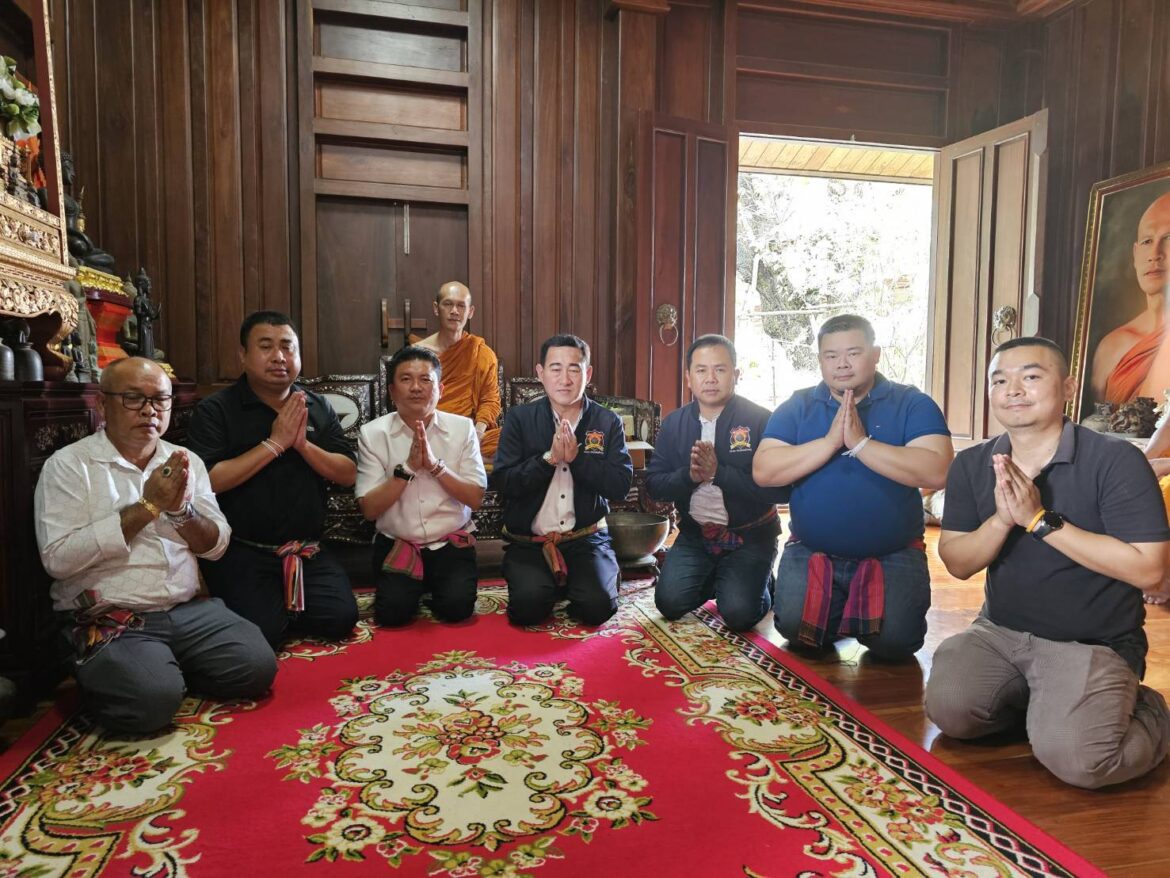 คุณวิชัย ศิริแสงอรุณโรจน์ ประธาน กต.ตร.สน.หนองค้างพลู / เลขานุการ ประจำคณะกรรมมาธิการปกครองสภาผู้แทนราษฎร ประธานประเพณีบุญกฐินสามัคคี