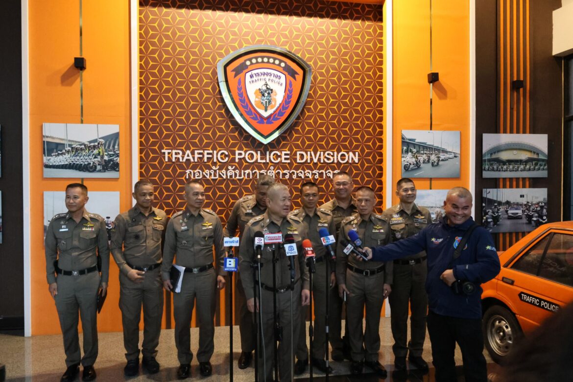 พล.ต.ต.ธวัช วงศ์สง่า รอง ผบช.น.แถลงข่าวขับเคลื่อนโครงการกวดขันวินัยจราจร ต้อนรับเทศกาลปีใหม่ 2569