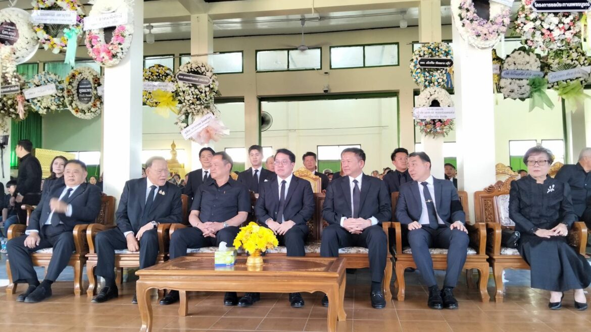 นายอนุทิน ชาญวีรกูล นายกรัฐมนตรี เดินทางเป็นประธานพิธีพระราชทานเพลิงศพ นายวินัย พรพฤฒิพันธุ์ (เฮียเซ็ง)