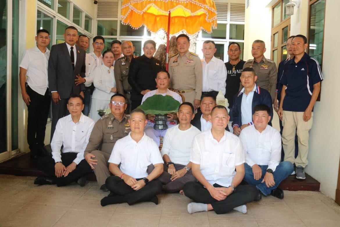 พล.ต.อ.อัคราเดช พิมลศรี อดีต ที่ปรึกษาพิเศษ ตร.ประกอบพิธีปลงผม บรรพชาอุปสมบทหมู่ ถวายเป็นพระราชกุศล แด่สมเด็จพระนางเจ้าสิริกิติ์ พระบรมราชินีนาถ พระบรมราชชนนีพันปีหลวง ณ วัดเมตตาพุทธาราม พุทธคยา แดนพุทธภูมิ ประเทศอินเดีย