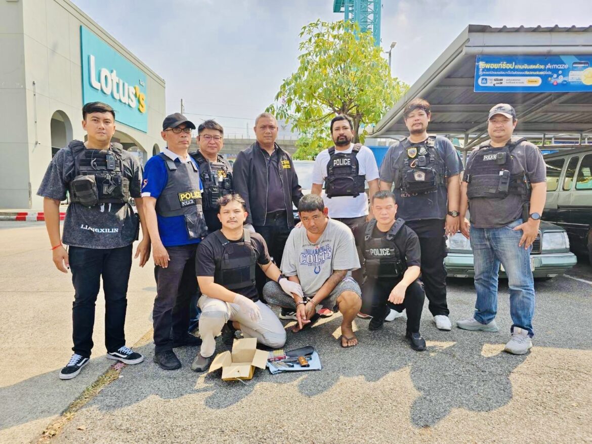 พ.ต.อ.ปราโมทย์ จันทร์บุญแก้ว ผกก.สน.เพชรเกษม นำชุดสืบเพชรเกษม “จับกุมกวาดล้างอาวุธปืน ก่อนคืนหมาหอน ตัดวงจรก่อเหตุรุนแรง”