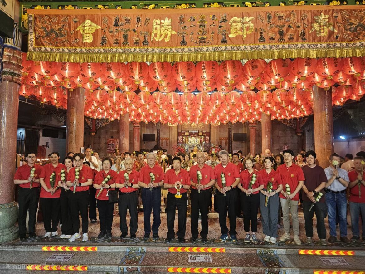 มูลนิธิป่อเต็กตึ๊ง จัดพิธีเวียนธูปศักดิ์สิทธิ์สุดยิ่งใหญ่ เนื่องในเทศกาลตรุษจีน ประจำปี 2569 ตั้งจิตอธิษฐานต่อเทพยดาฟ้าดิน (เจ้าแห่งสวรรค์) ขอให้ตนเองและครอบครัว เฮงๆ ตลอดปีมะเมีย