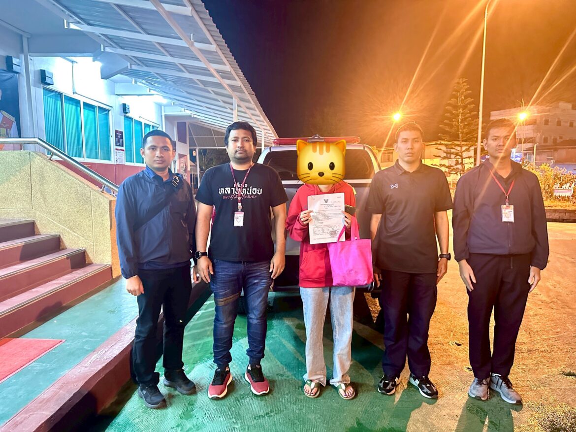 ฝ่ายปราบปราม สน.เพชรเกษม บุกรวบตัวสาววัย 22 ปี ตามหมายศาลในข้อหา ร่วมกันฉ้อโกงประชาชน และ พรบ.คอมพิวเตอร์