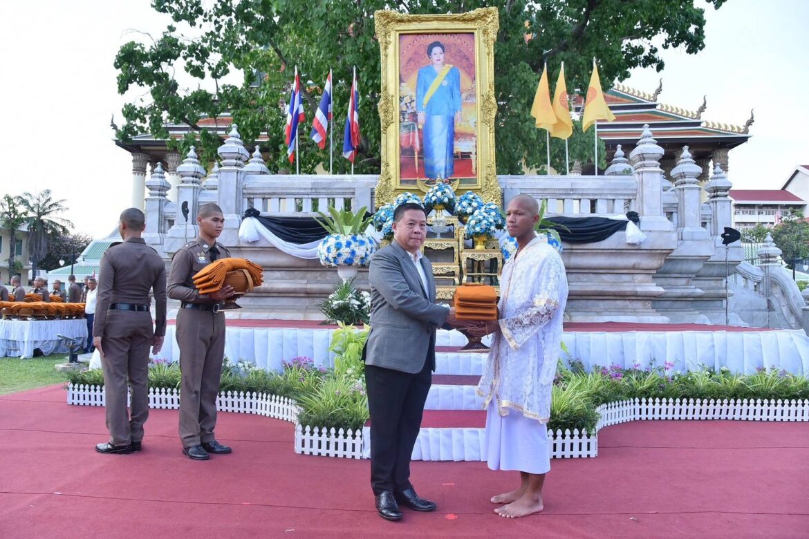 พล.ต.อ.อัคราเดช พิมลศรี ที่ปรึกษาพิเศษ สำนักงานตำรวจแห่งชาติ เดินทางร่วมพิธีบรรพชาอุปสมบทหมู่นักเรียนนายร้อยตำรวจ เพื่ออุทิศถวายเป็นพระราชกุศลแด่สมเด็จพระนางเจ้าสิริกิติ์ พระบรมราชินีนาถ พระบรมราชชนนีพันปีหลวง