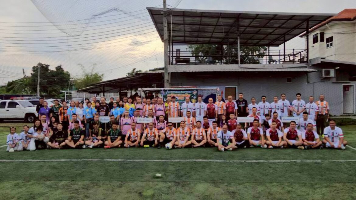 พ.ต.อ.เลิศศักดิ์ เขียมทรัพย์ ผกก.สน.หลักสอง เปิดพิธีฟุตบอลหลักสองคัพ 2026