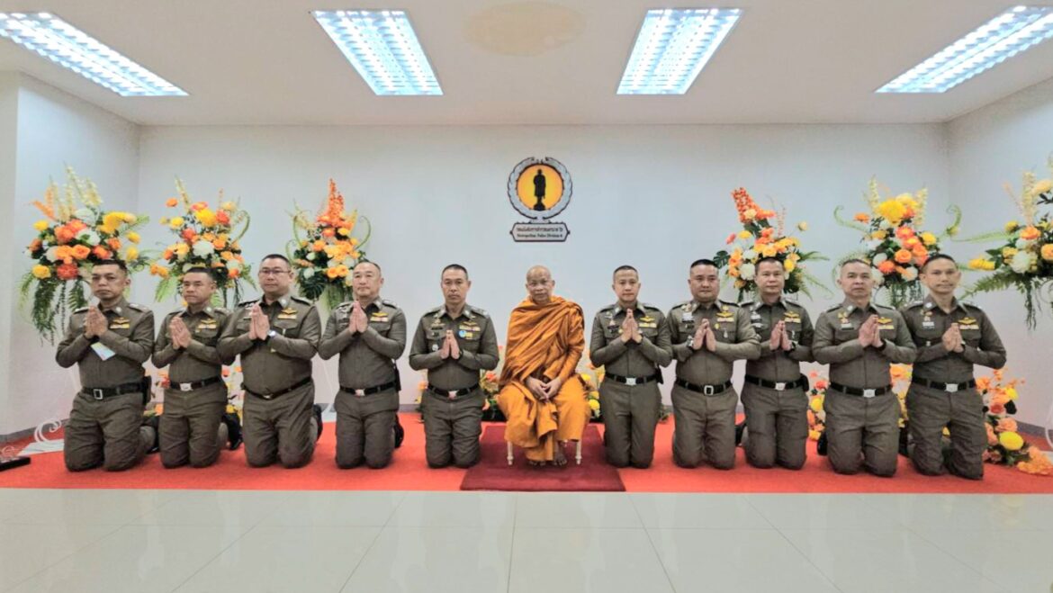 พล.ต.ท.สยาม บุญสม ผบช.น.เดินทางเป็นประธาน ในพิธีเจริญพระพุทธมนต์ ที่ทำการกองบังคับการตำรวจนครบาล 6