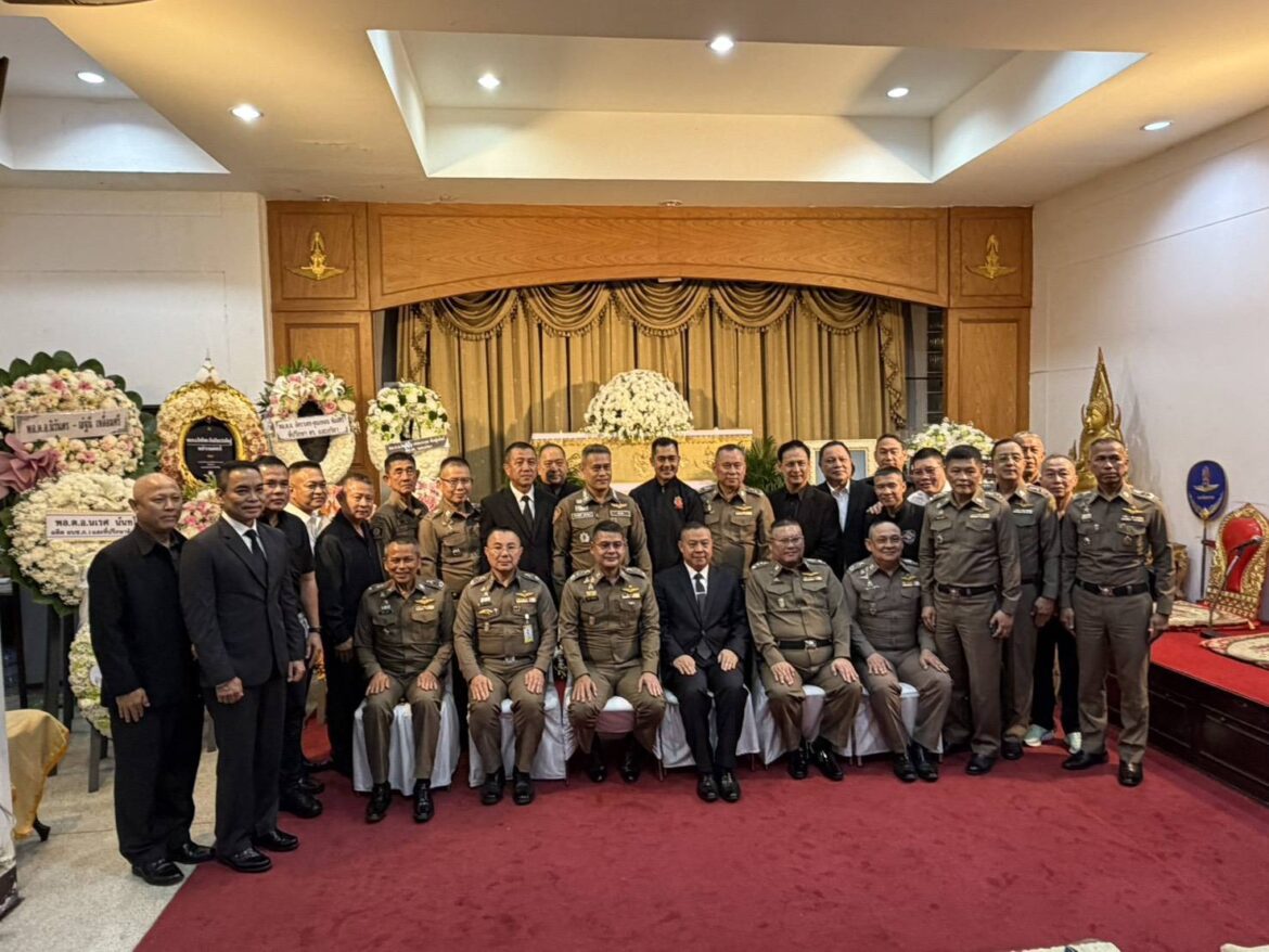 พล.ต.อ.อัคราเดช ที่ปรึกษาพิเศษ ตร.เป็นประธานพิธีสวดอภิธรรม แม่สุรางค์ สวัสดิชัย มารดา รอง ผบก.จ.กาญจนบุรี