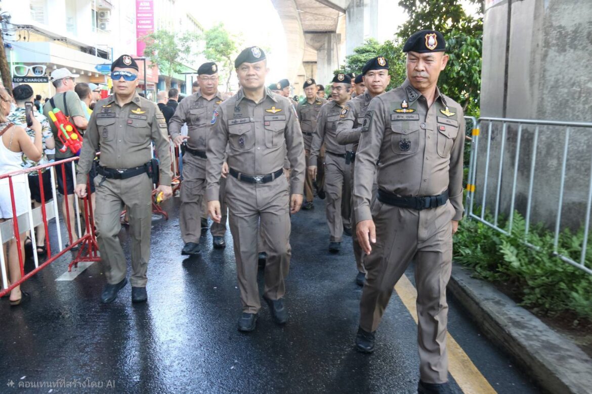 ผบช.น.ประกบคู่ ผบช.ทท.เดินตรวจเยี่ยมดูความเรียบร้อยงานประเพณีสงกรานต์สีลม จัดขึ้นเป็นวันที่ 2 พื้นที่ บก.น.5 สน.ทุ่งมหาเมฆ นักท่องเที่ยวเข้างานทะลุ 2 แสนคน