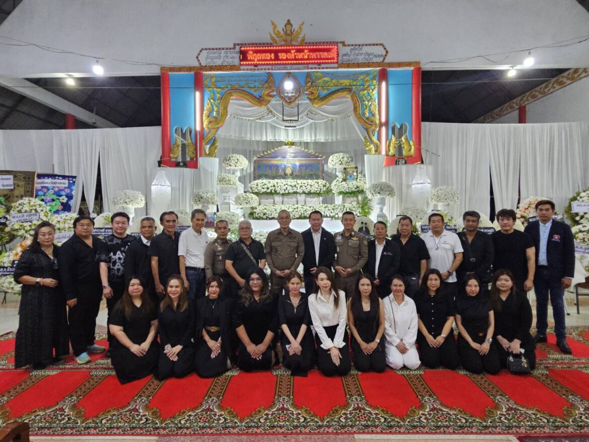 คุณ สมชาย ภูวจรูญกุล ประธาน กต.ตร.สน.หลักสอง พร้อมคณะ กต.ตร.และ ที่ปรึกษาฯ เดินทางเป็นเจ้าภาพพิธีสวดพระอภิธรรม คุณพ่อประเสริฐ เขียมทรัพย์ คืนที่ 3