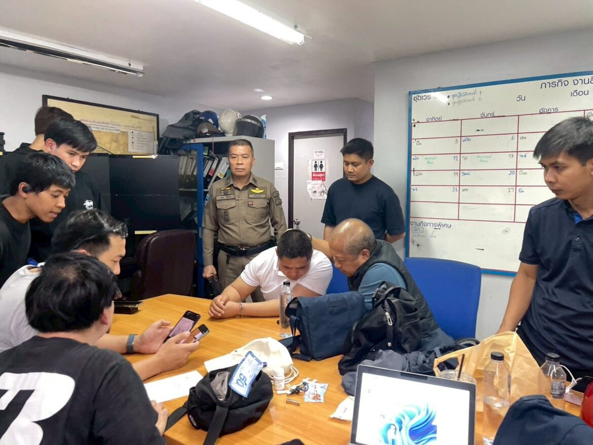 พล.ต.ต.วสันต์ เตชะอัครเกษม รอง ผบช.น.สั่งการจับกุมแก๊งค์ชาวจีนฉ้อโกงออนไลน์ หลอกเหยื่อเป็นเจ้าหน้าที่ ปปง.