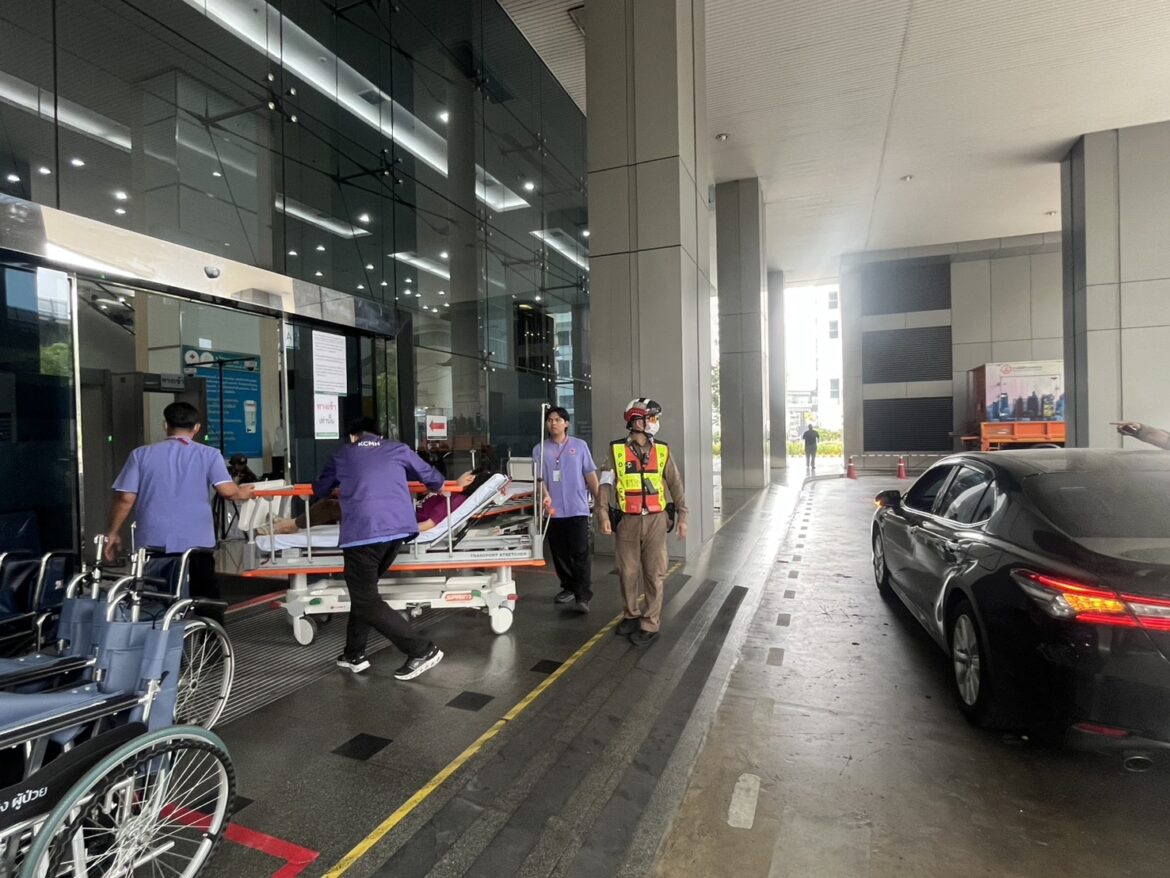 ตำรวจจราจร สน.ทุ่งมหาเมฆ ปฏิบัติภาระกิจเร่งด่วน “นาทีชีวิต” ผกก.สั่งการช่วยเหลือเป็นวาระเร่งด่วน !!