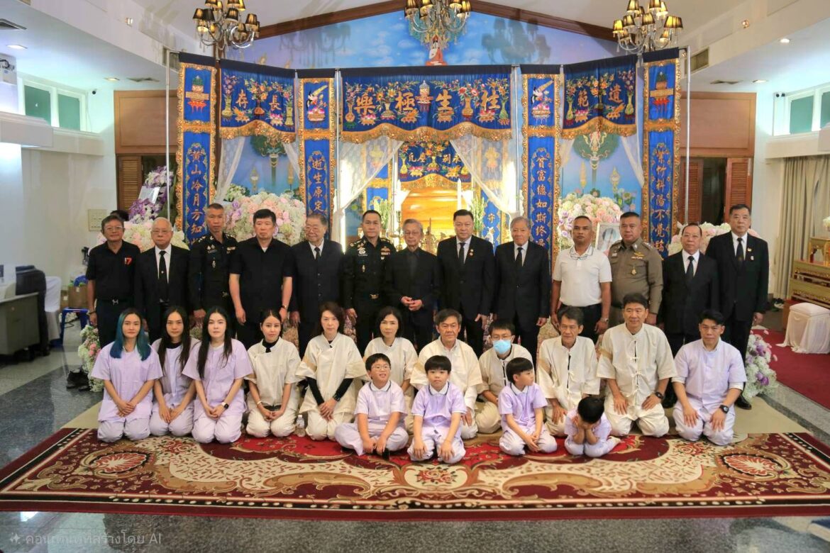 ฯพณฯ ชวน หลีกภัย อดีตนายกรัฐมนตรี คนที่ 20 และอดีตประธานรัฐสภา เดินทางเป็นประธานสวดพระอภิธรรม คุณแม่สายพิณ กนกนิตย์อนันต์ คืนที่ 2