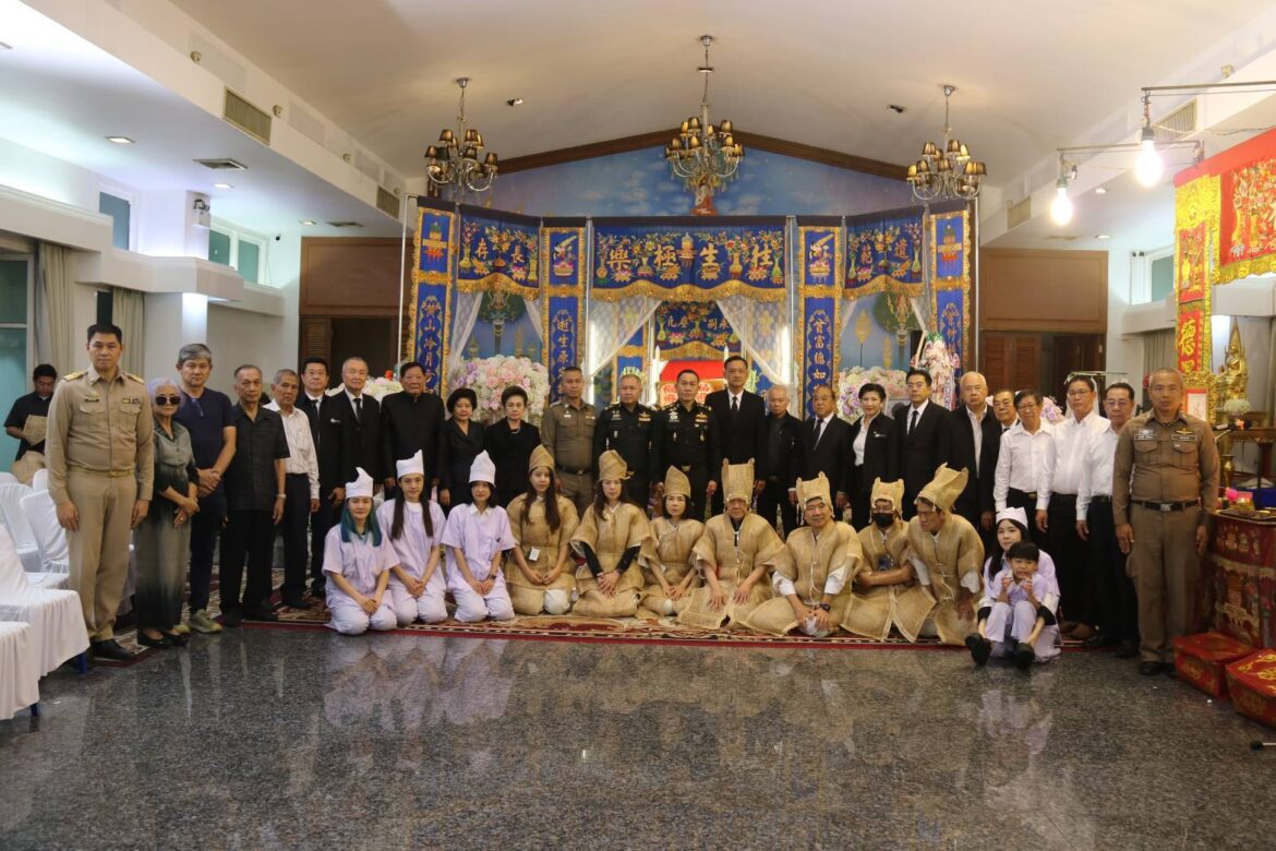 ประกอบพิธีกงเต็ก คุณแม่สายพิณ กนกนิตย์อนันต์ ในคืนวันที่ 6 ของการจากไป