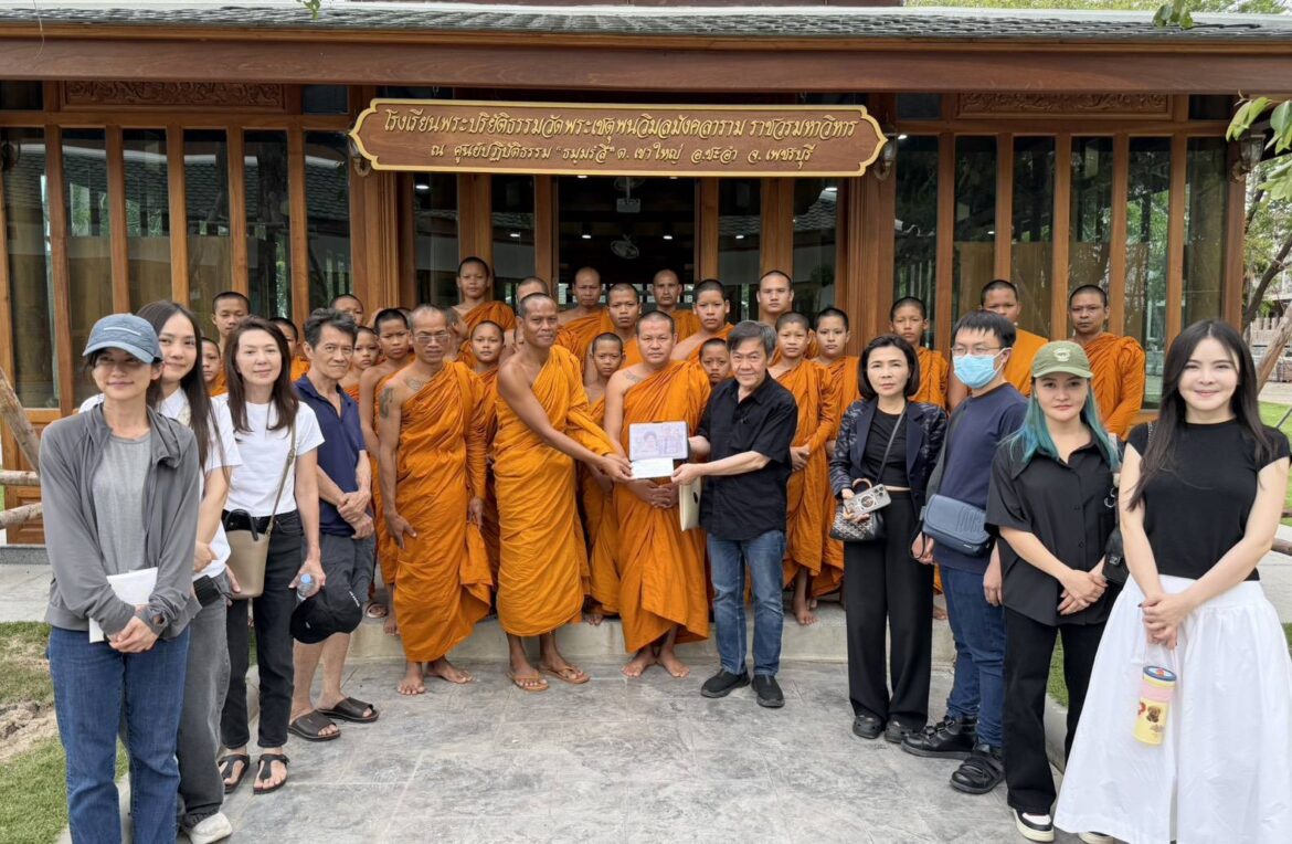 ครอบครัวกนกนิตย์อนันต์ นำเงินซองของแขกผู้มีเกียรติที่ร่วมงานสวดพระอภิธรรม คุณแม่สายพิณ กนกนิตย์อนันต์ บริจาคเพื่อการกุศลทั้งหมด โดยไม่หักค่าใช้จ่าย ยอดรวม 1,178,000 บาท