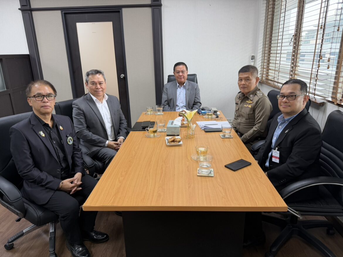 พล.ต.อ.อัคราเดช พิมลศรี ที่ปรึกษา ตร.ประชุมหารือเตรียมความพร้อมในการประชุม คณะทำงานพัฒนาการดำเนินงานเครือข่ายอาสาสมัครตำรวจบ้านเพื่อพัฒนาเครือข่ายอาสาสมัครตำรวจบ้าน