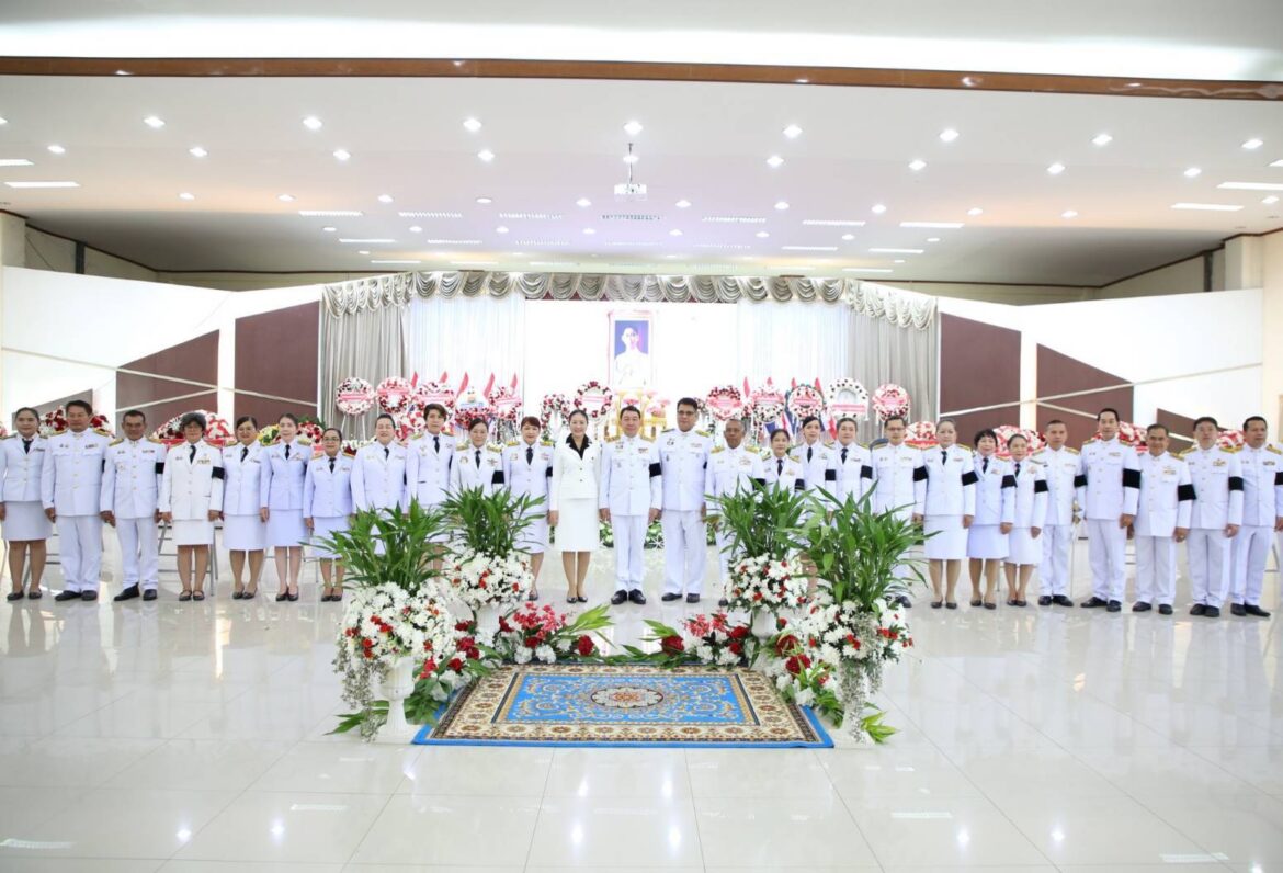 ผู้ว่าฯ เพชรบูรณ์นำข้าราชการประกอบพิธีวางพวงมาลาถวายราชสักการะเนื่องใน “วันอานันทมหิดล” ประจำปี 2569