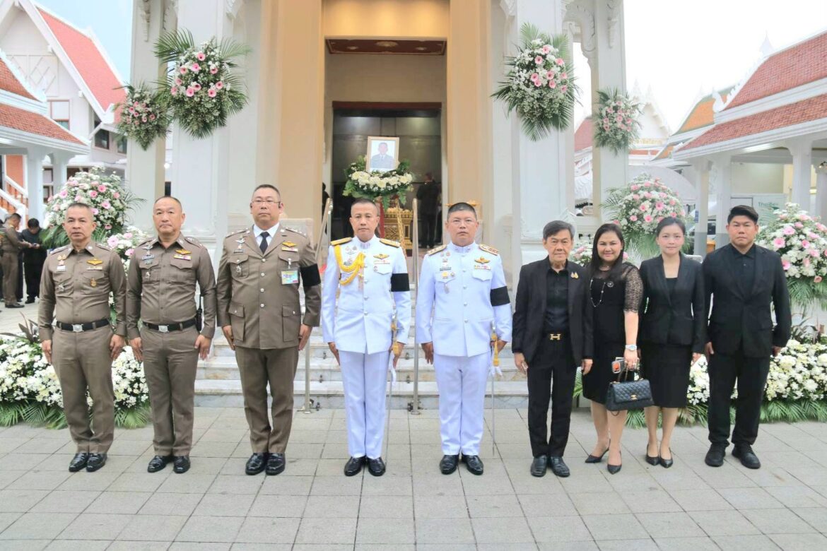 พล.ต.ต.ชัยกฤต โพธิ์อ๊ะ ผบก.น.6 พร้อมด้วย รอง ผบก.น.6 และอนุ กต.ตร.บก.น.6 ร่วมพิธีฌาปนกิจ ร.ต.อ.ยุทธนา เเสงทวีวรรณ์ รอง สว.(จร.) สน.พลับพลาไชย 1