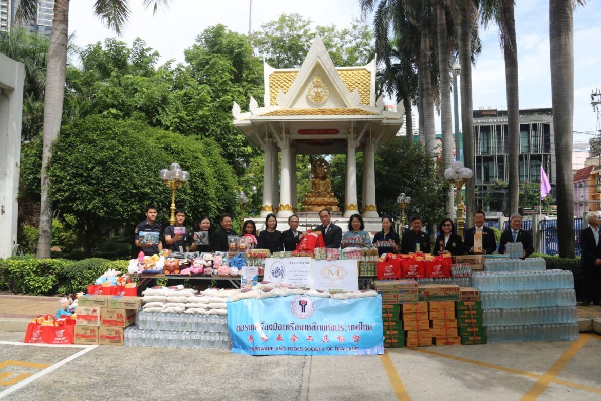 สมาคมวิเทศน์พาณิชย์ ไทย – จีน เดินทางประกอบกิจกรรมแบ่งปันสิ่งของ เติมเต็มรอยยิ้มให้เด็กด้อยโอกาส