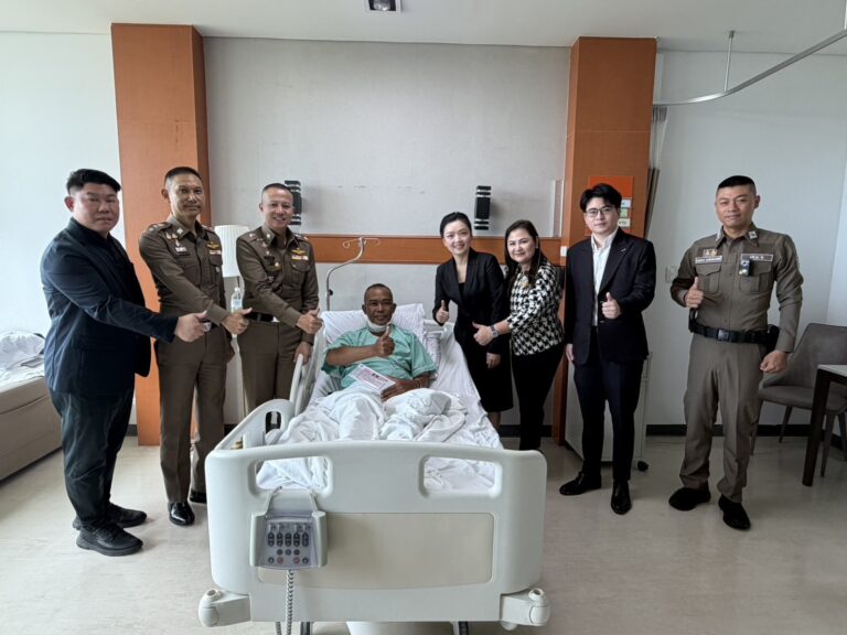 พล.ต.ต.ชัยกฤต โพธิ์อ๊ะ ผบก.น.6 พร้อมคณะอนุ กต.ตร.ที่ปรึกษาฯ เดินทางมาเยี่ยมให้กำลังใจ พร้อมมอบสิ่งของและเงินช่วยเหลือ ร.ต.ท.ประสาร สมคะเณย์ รอง สว.จร.สน.พระราชวัง