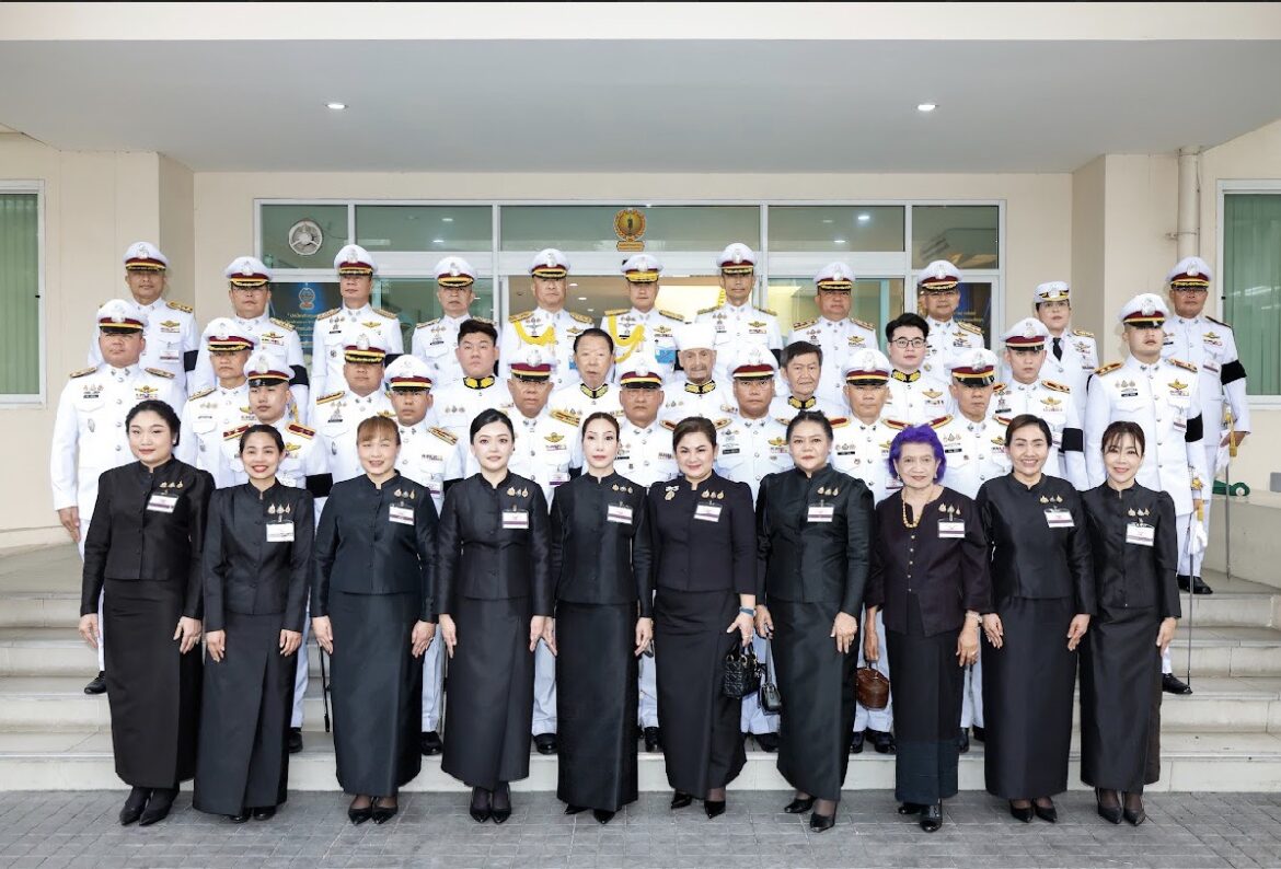 พล.ต.ต.ชัยกฤต โพธิ์อ๊ะ ผบก.น.6 พร้อมคณะอนุ กต.ตร.และที่ปรึกษา ได้รับอนุญาตจากสำนักพระราชวัง ให้เข้าร่วมเป็นเจ้าภาพและร่วมพระพิธีธรรมสวดพระอภิธรรมพระบรมศพสมเด็จพระนางเจ้าสิริกิติ์ พระบรมราชินีนาถ พระบรมราชชนนีพันปีหลวง