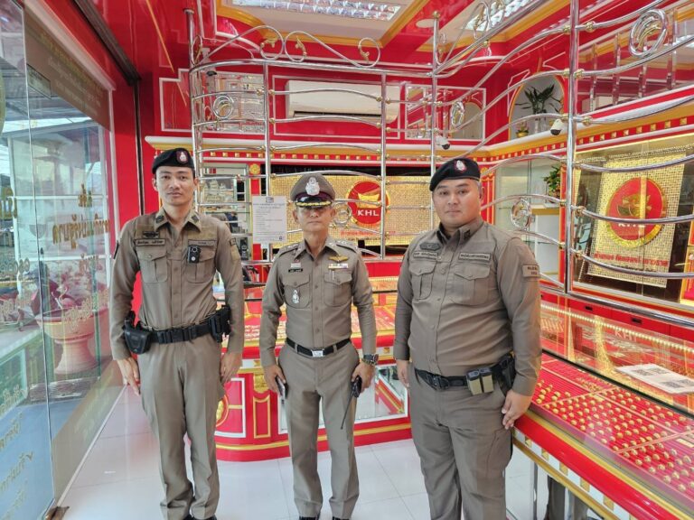 พ.ต.อ.สุขสันต์ แสนสวัสดิ์ รรท.ผกก.สน.ลำหิน ขานรับนโยบายออกตรวจเยี่ยมร้านค้าทองคำ พร้อมแนะแนวทางป้องกันเหตุ